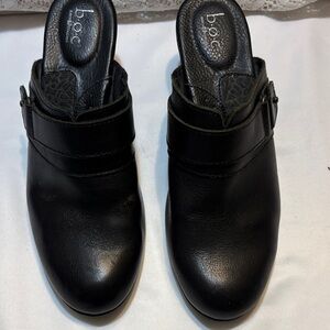 b.o.c. Women's Black Leather Mules